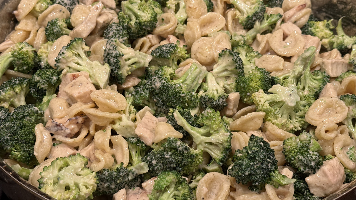Lemon Pepper Cream Sauce Pasta with Chicken and Broccoli